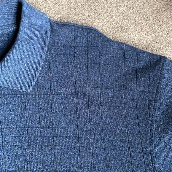 Van Heusen.  Gray Long Sleeve Collared Shirt.  XL - Picture 7 of 11